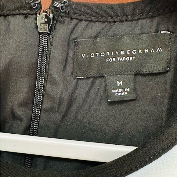 Victoria Beckham unique dress. With beautiful flower leather applications. - Picture 16 of 16